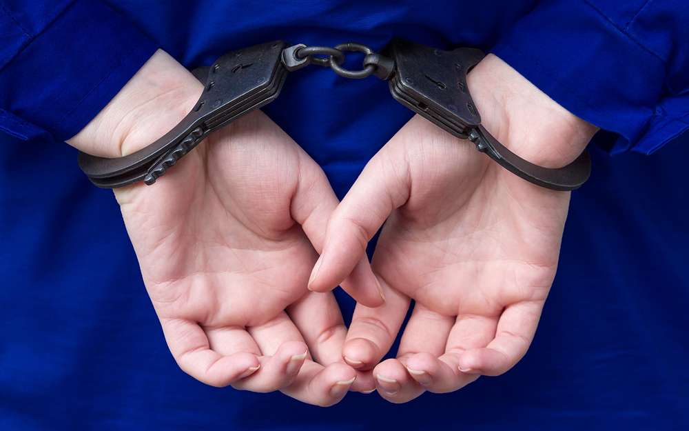В Приморье на 10 суток арестовали водителя, устроившего пьяную потасовку с полицией
