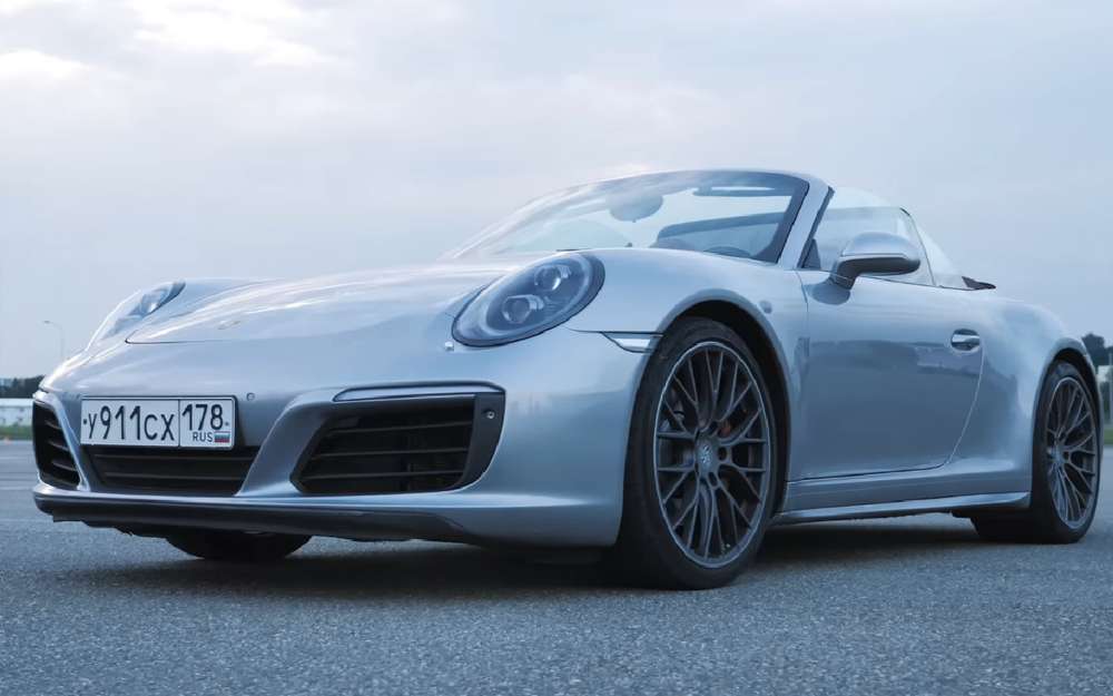 На крыше Porsche заметили необычную штуковину (видео)