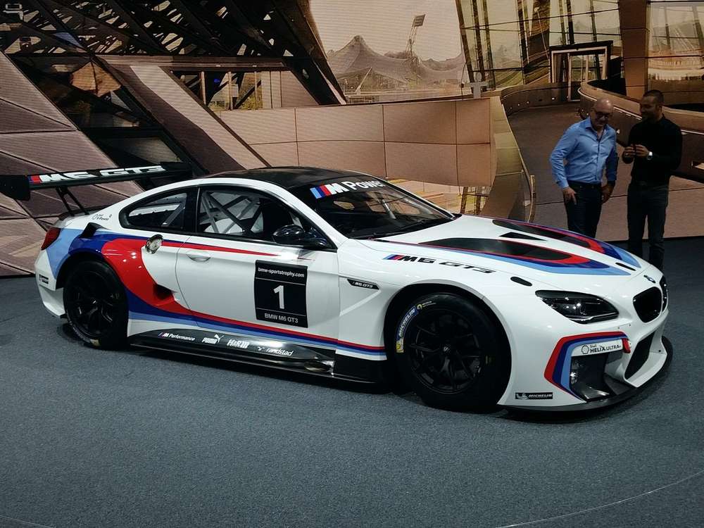 Боевой BMW M6 GT3 рвется в гонки