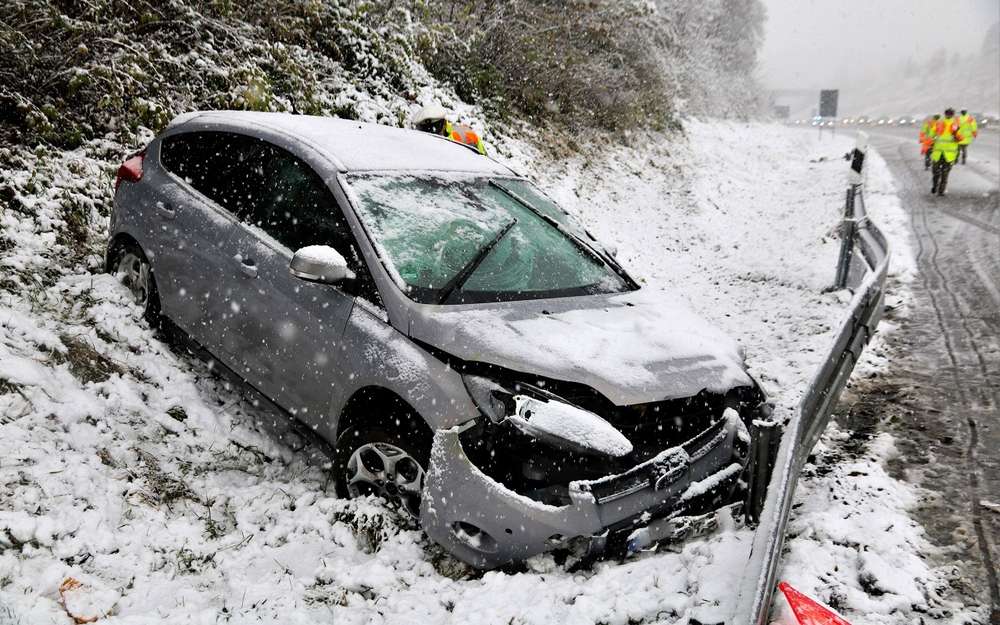 Улетел с дороги зимой - виноват не только водитель. Появился прецедент!