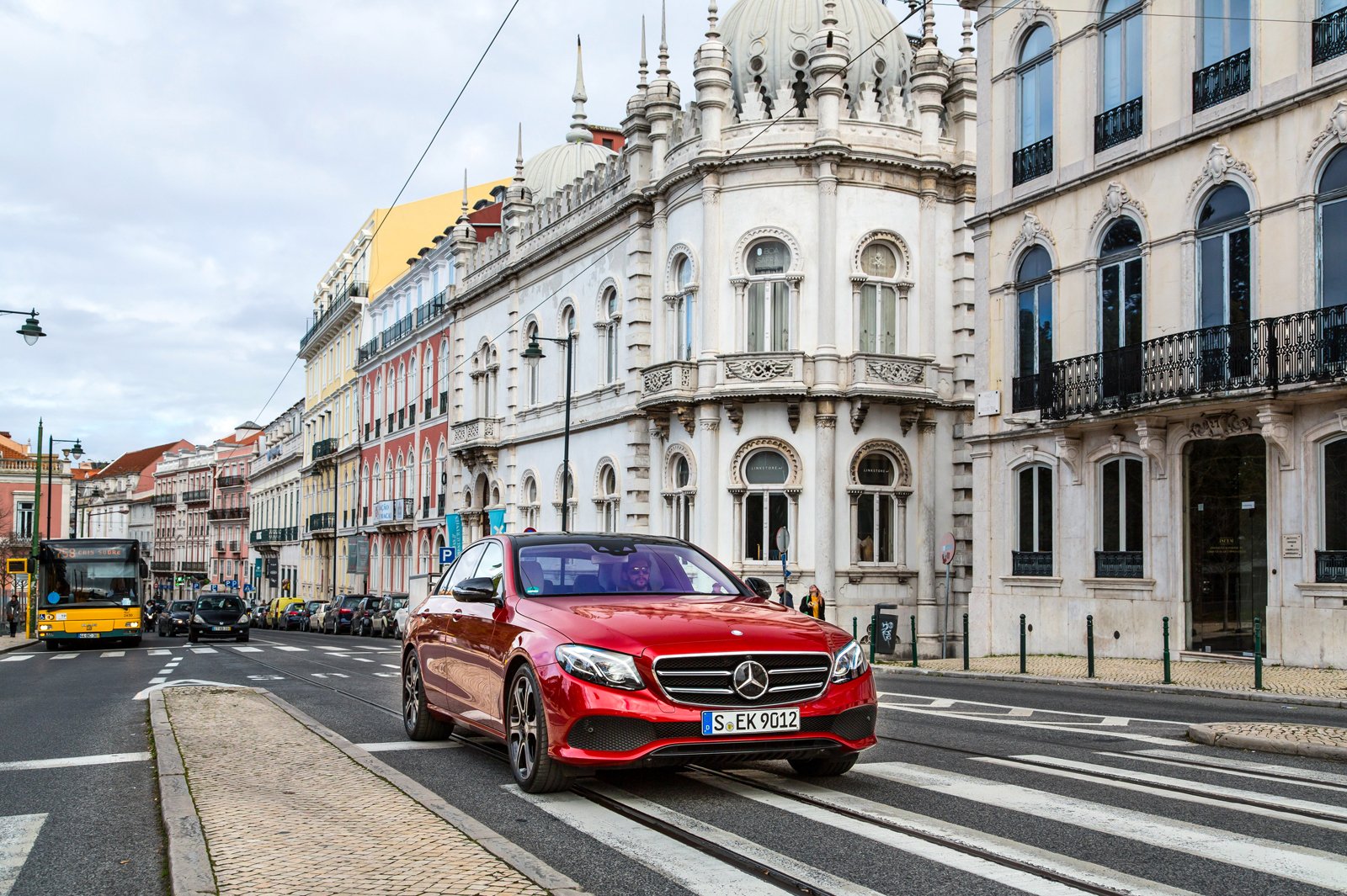 Новый Mercedes-Benz E-класса: сравниваем версии