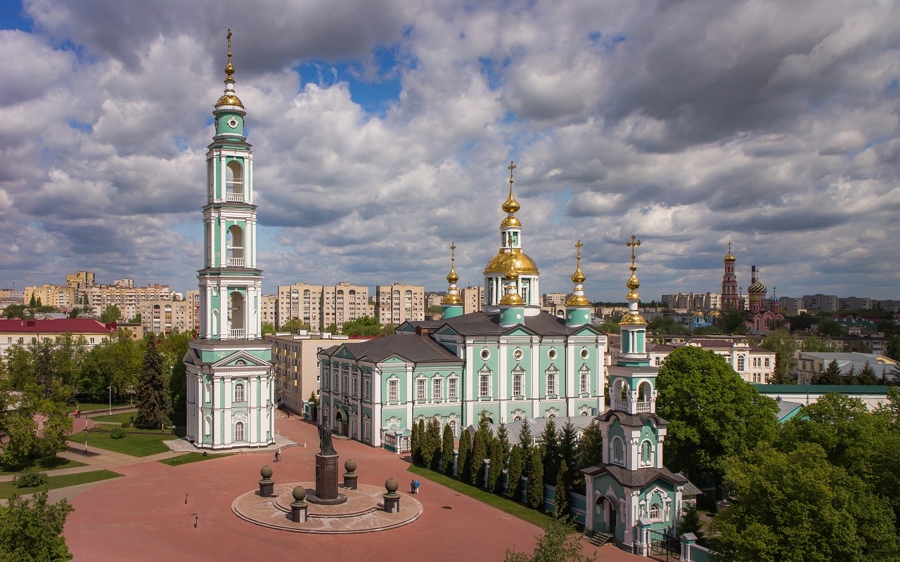 На машине в Тамбов — к местному волку и неваляшкам