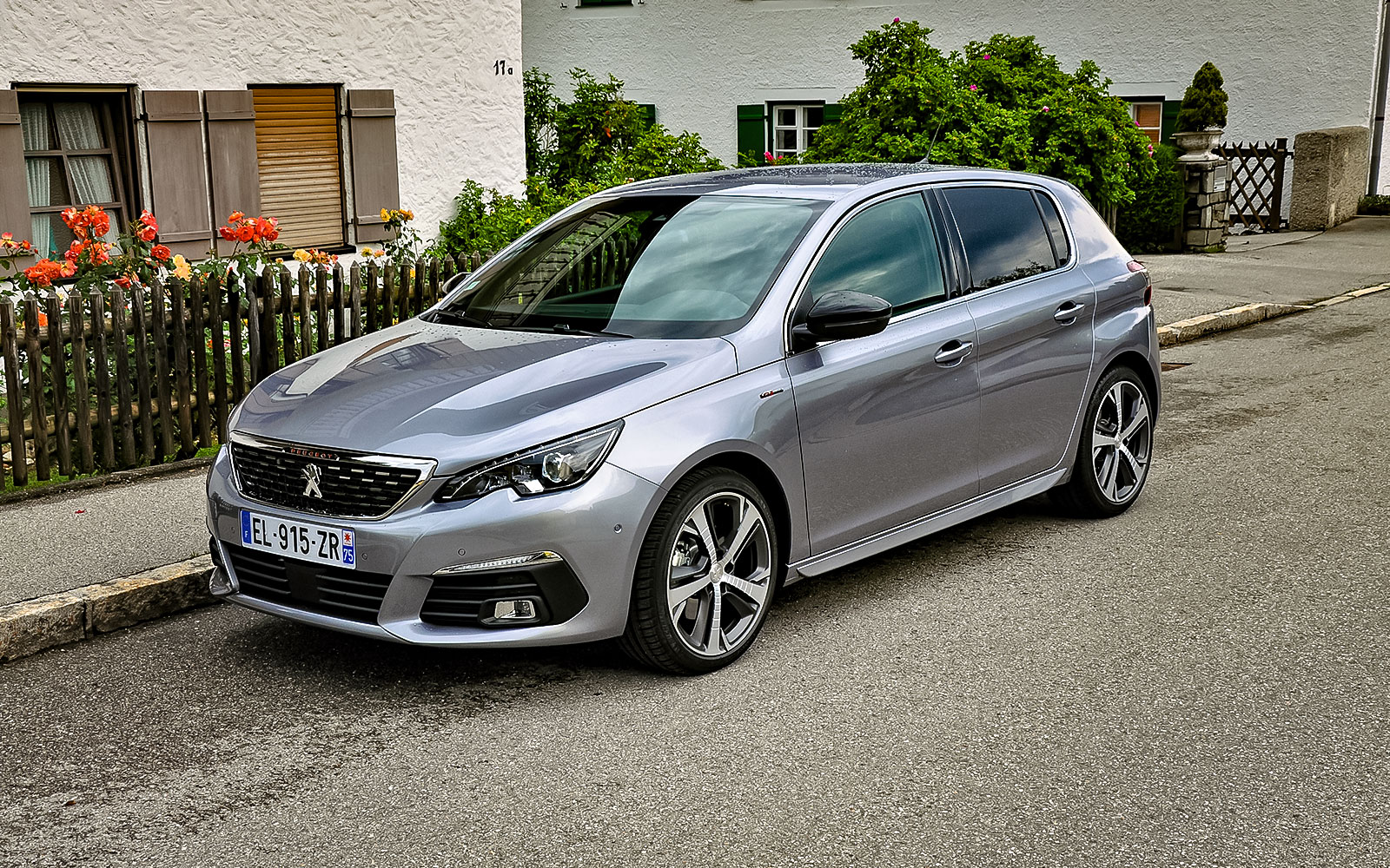 Рестайлинг-маскировка: Peugeot 308 обновился и стал безопаснее