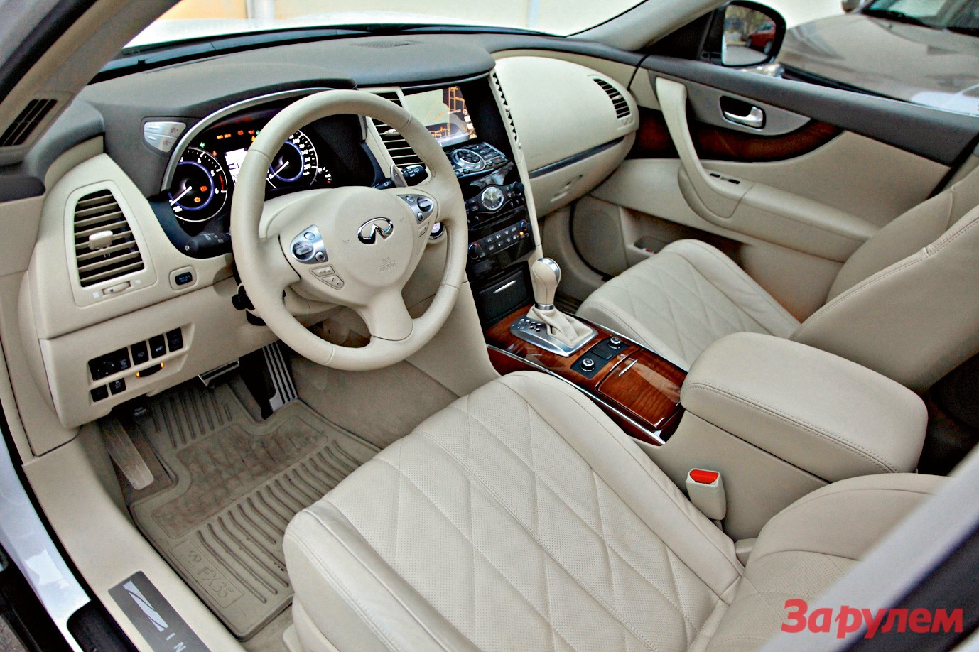 Infiniti FX30d: радиус действия