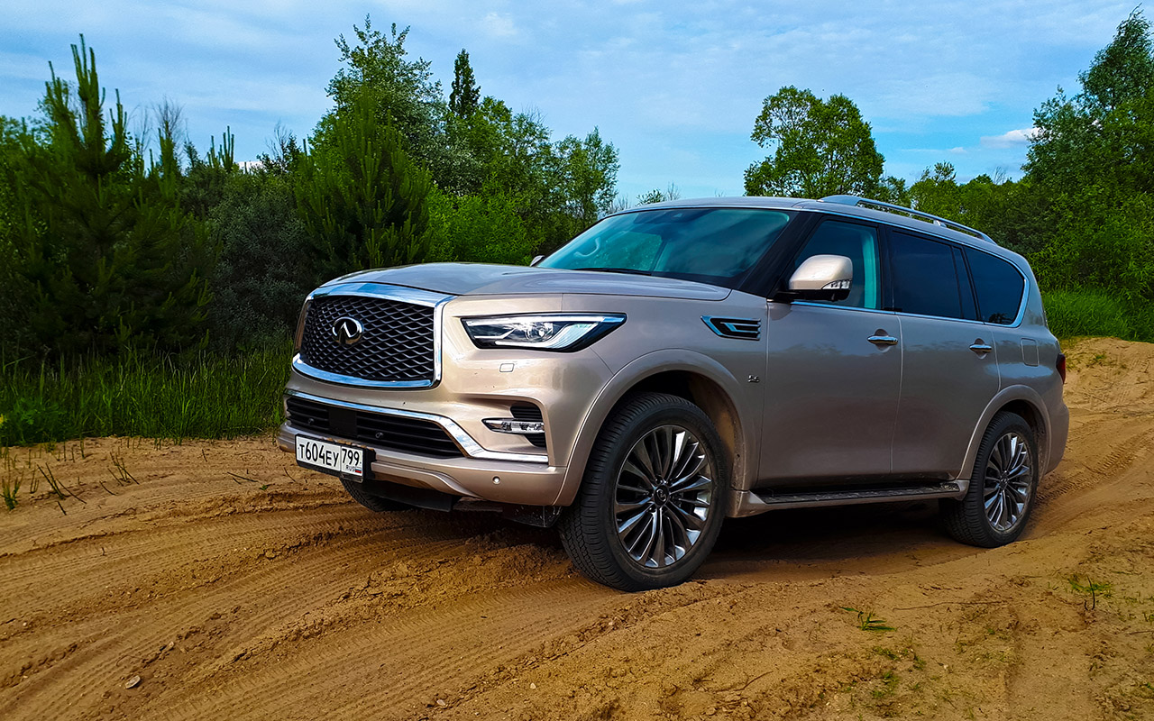 Обновленный Infiniti QX80 — его пассажиры не отражаются в зеркале!