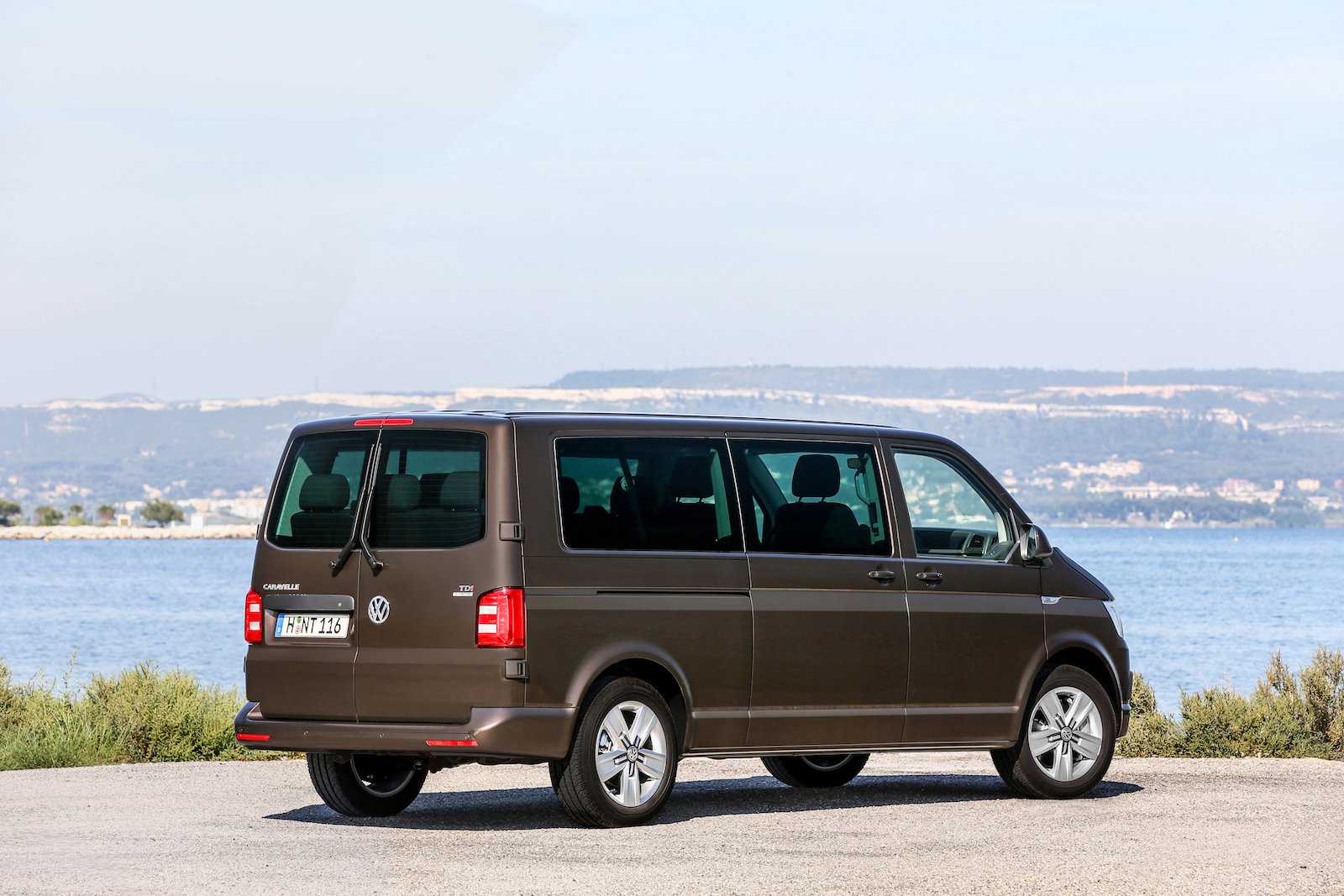 Тест-драйв Volkswagen Caravelle T6 Highline: за что доплата?