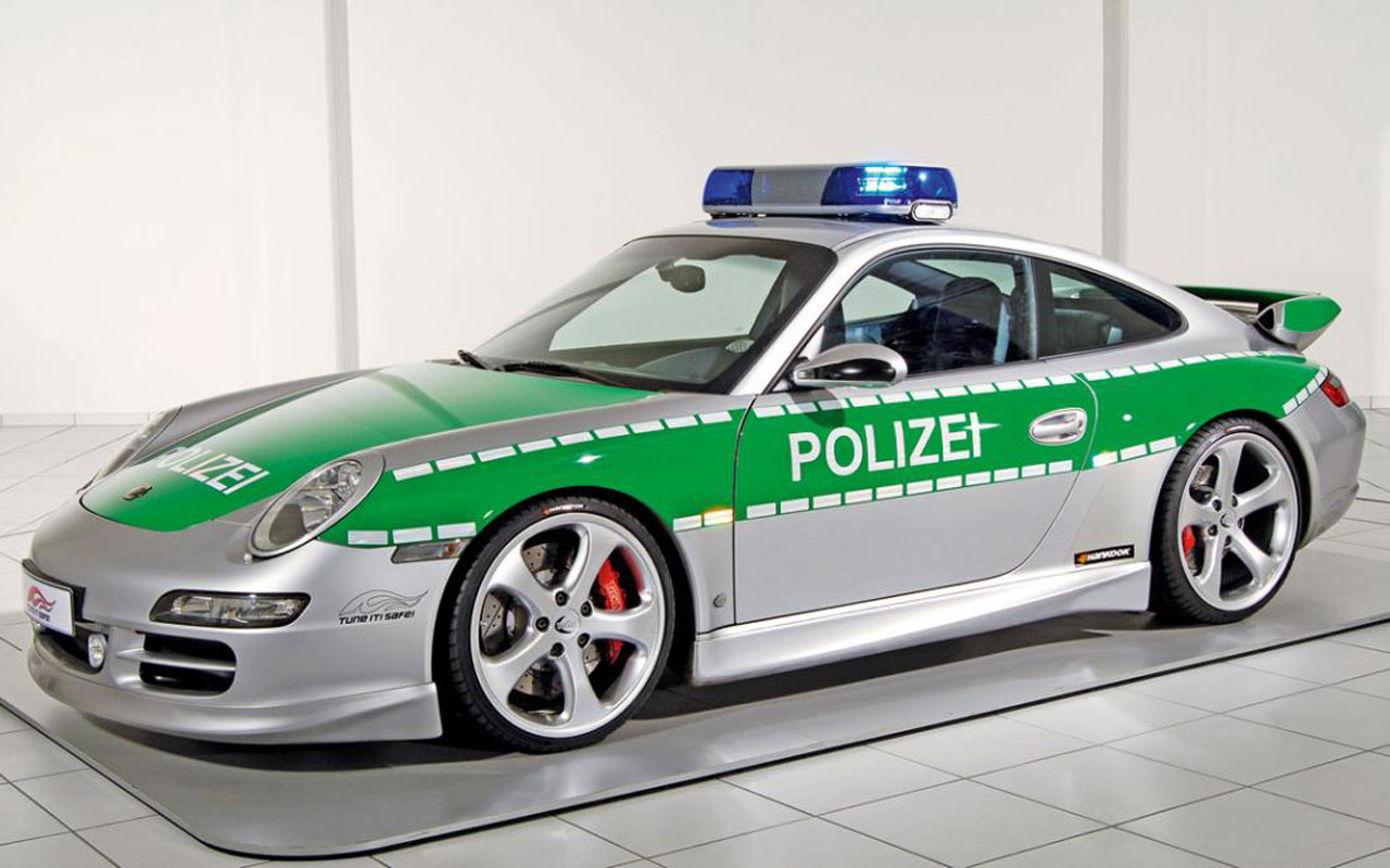 Полицейская машина автомобиля. Порше 911 полиция. Порше 911 полиция Германия. Полиция Дубай Порше 911. 911 Порше Police.