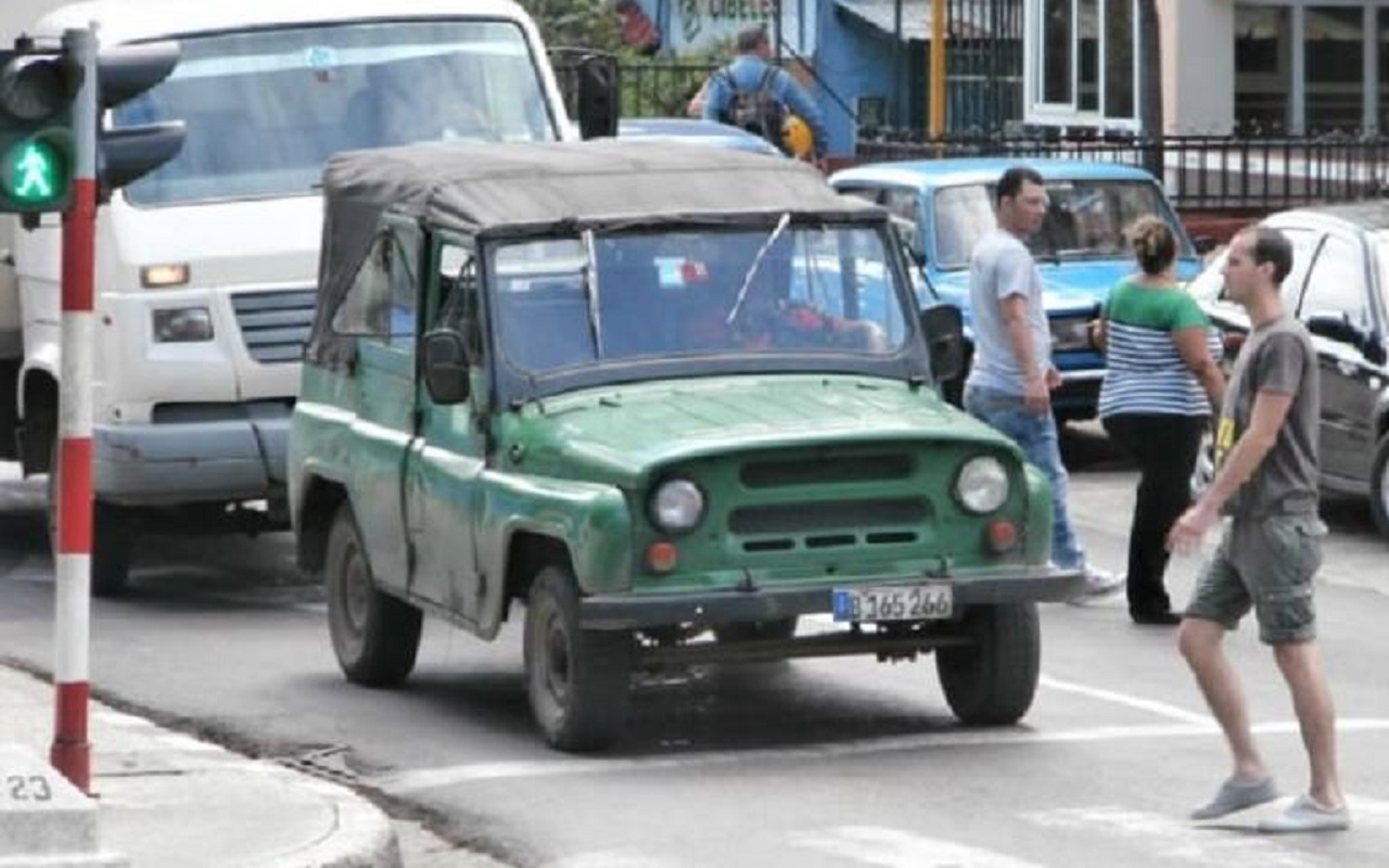 Автодома, лимузины, купе... — во что иностранцы превращали советские  автомобили