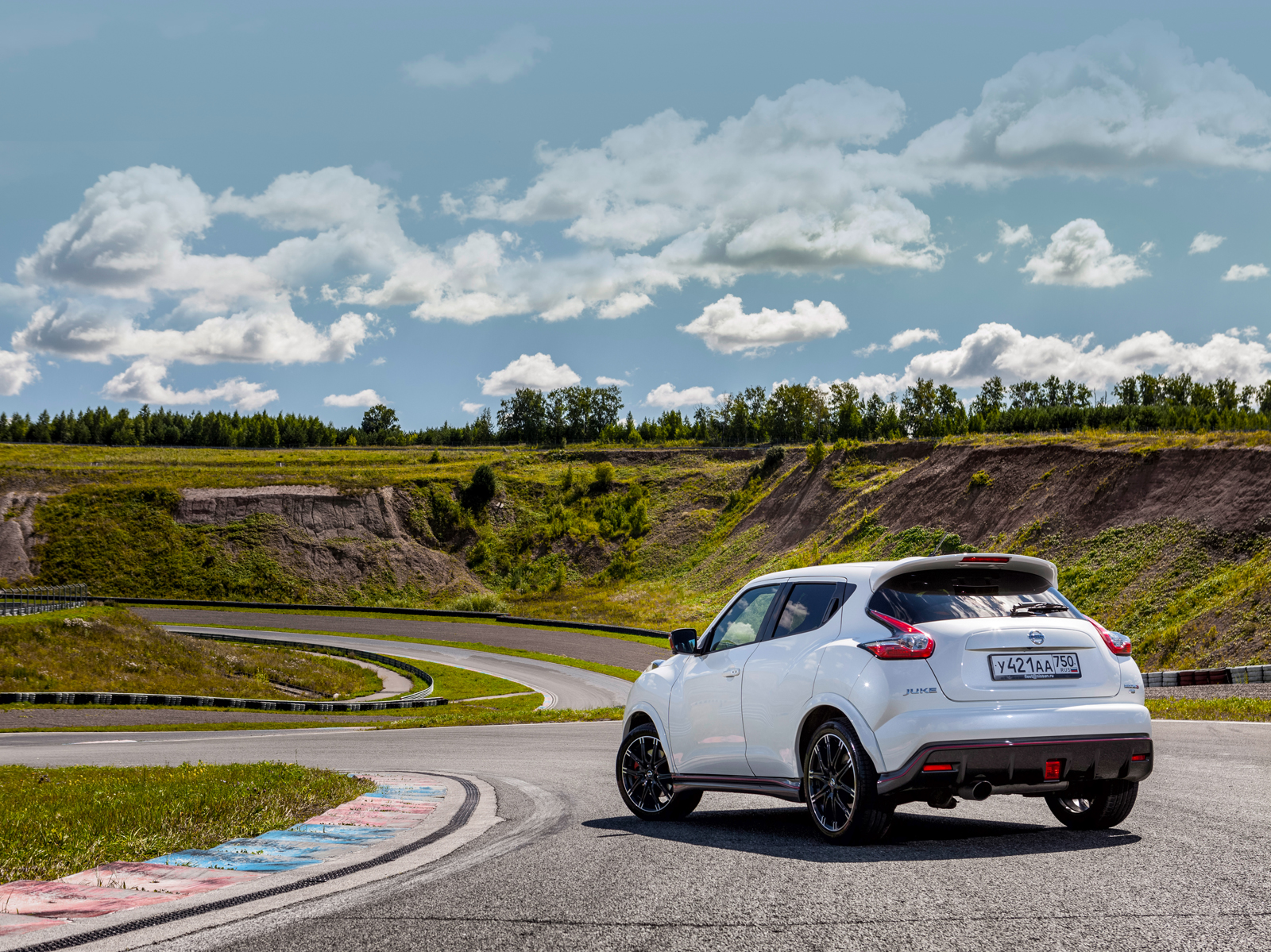 Удивляемся вариатору на гоночном Nissan Juke Nismo RS