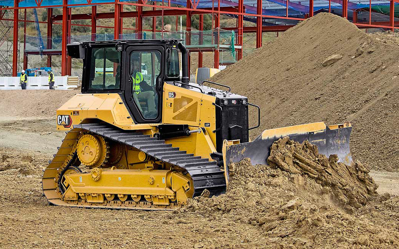 Бульдозер Cat D5 — с камерой заднего вида и антибуксом