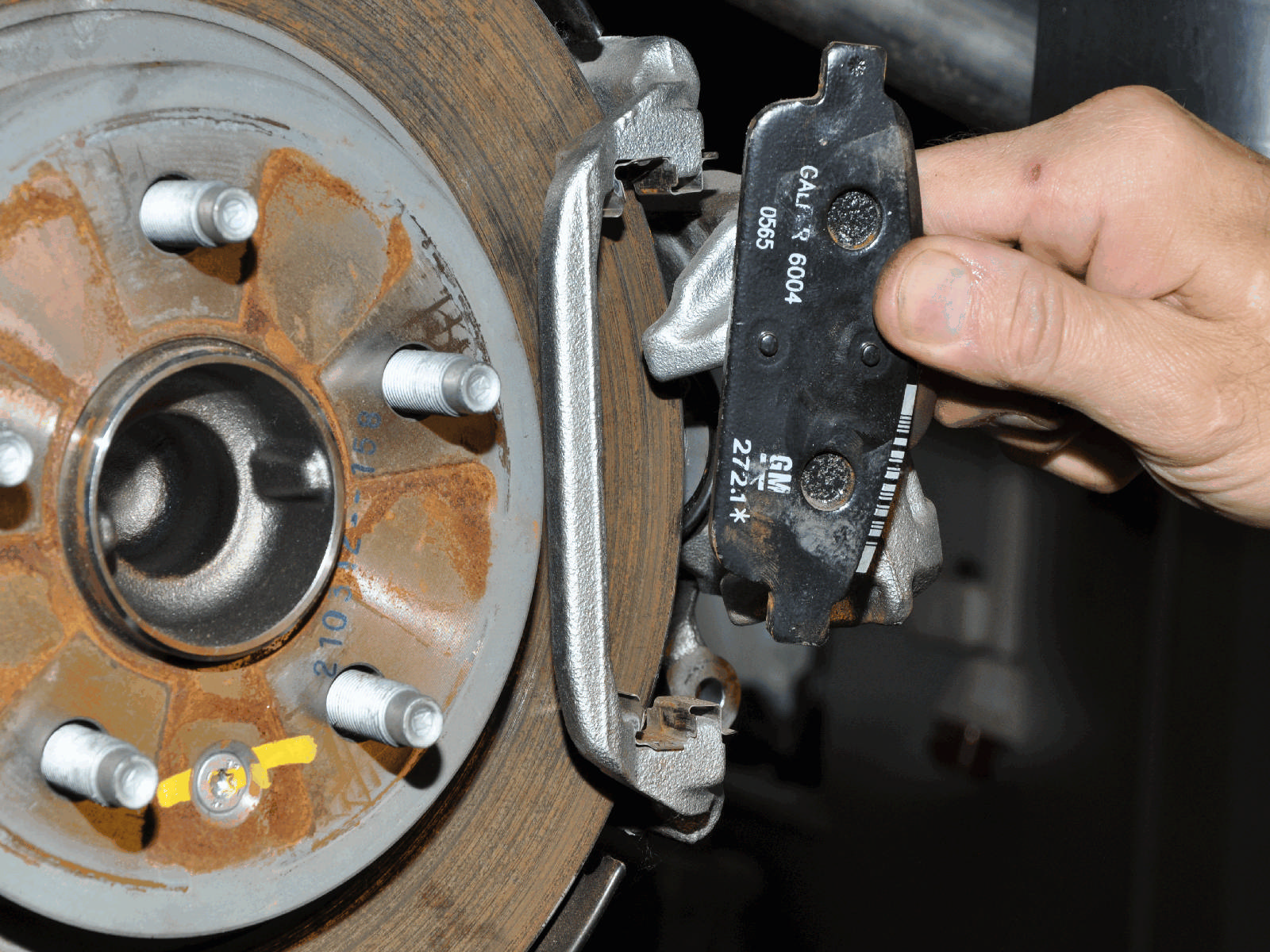 Как заменить тормозные колодки и диски на Шевроле Орландо