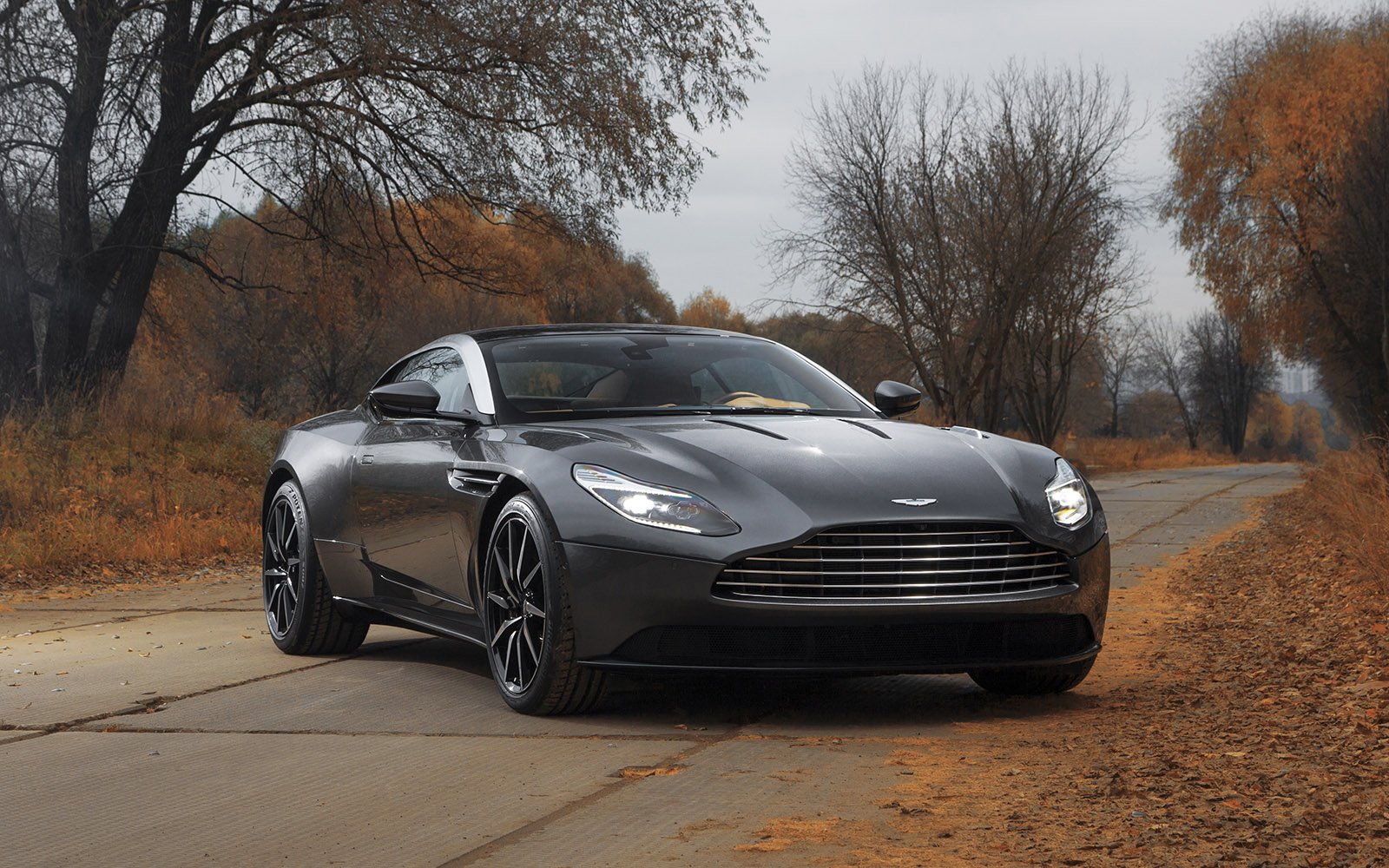 Новый Aston Martin DB11: эра роскоши