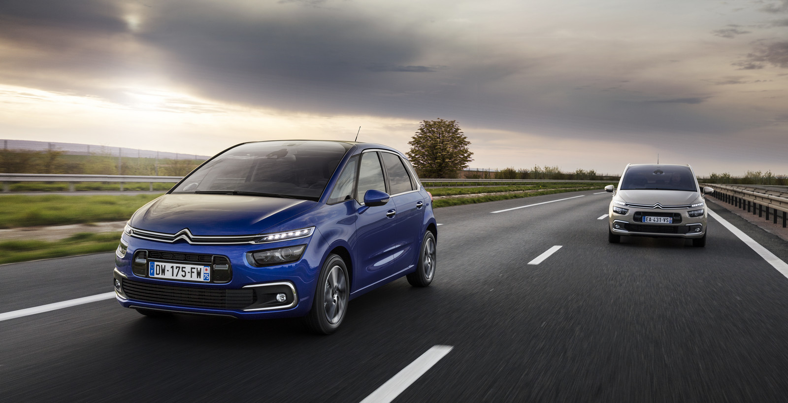 Автомобиль C4 Picasso: новости, обзоры, машина Ситроен Це4 Пикассо -  комплектации, характеристики, разные поколения C4 Picasso – сайт За Рулем  www.zr.ru