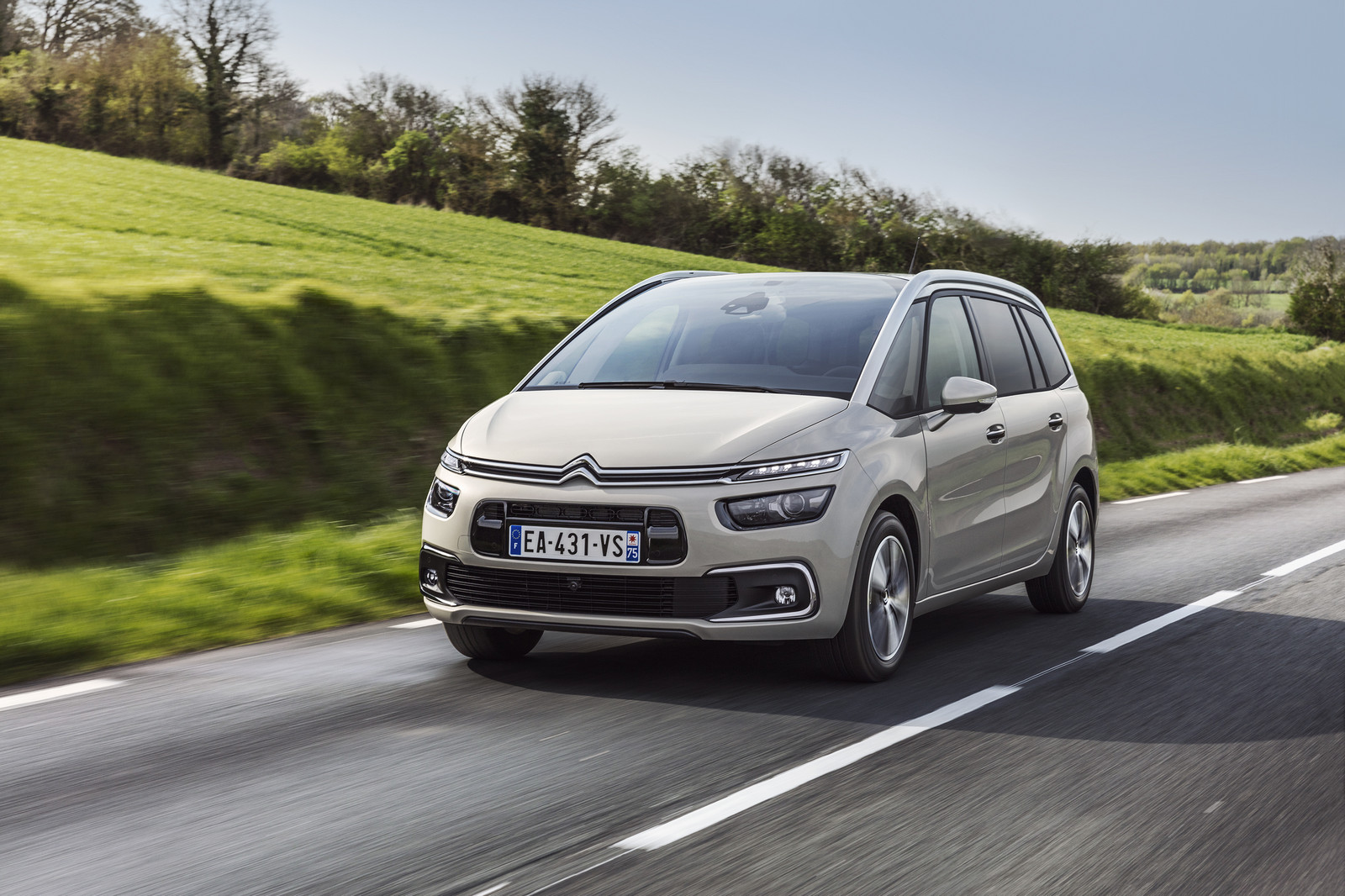 Автомобиль C4 Picasso: новости, обзоры, машина Ситроен Це4 Пикассо -  комплектации, характеристики, разные поколения C4 Picasso – сайт За Рулем  www.zr.ru