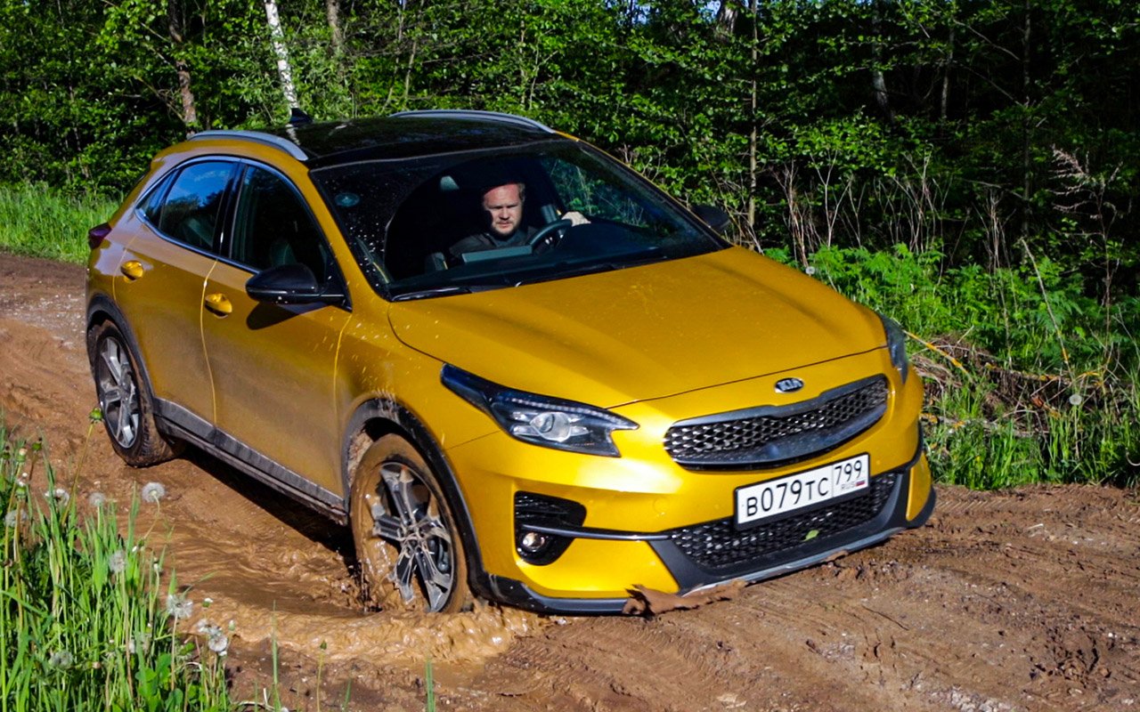 Новый Kia XCeed: сравнили две версии «почти кроссовера»