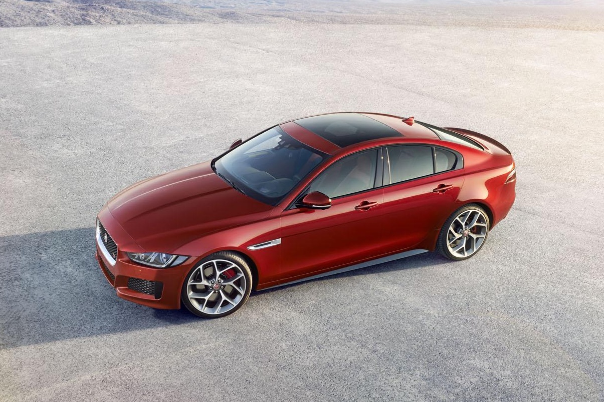 В Лондоне показали «бюджетный» Jaguar XE — седан с небюджетными технологиями