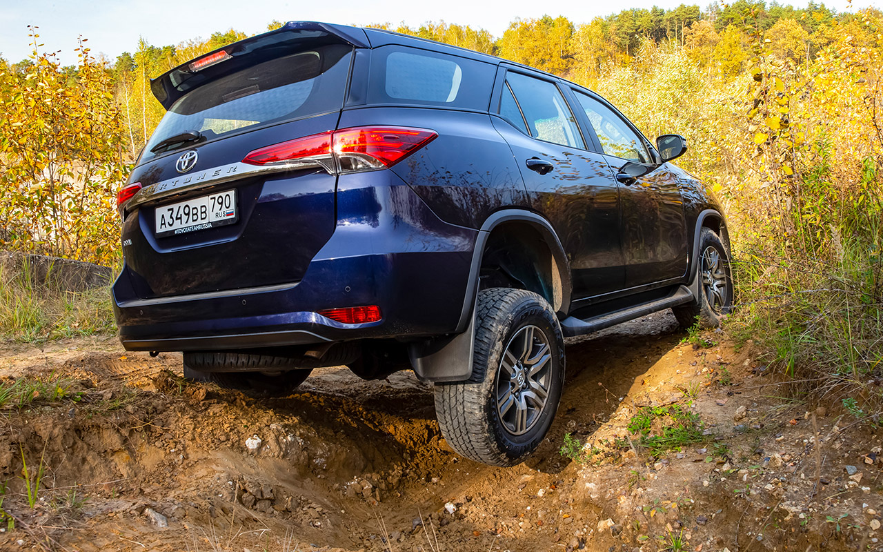 Обновленная Toyota Fortuner: таким мог быть Патриот!