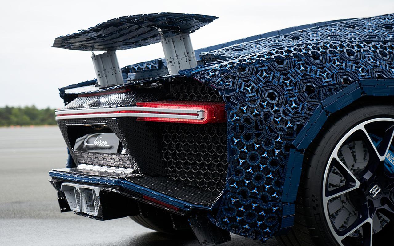 Bugatti Chiron из Lego — успейте посмотреть в Парке Горького