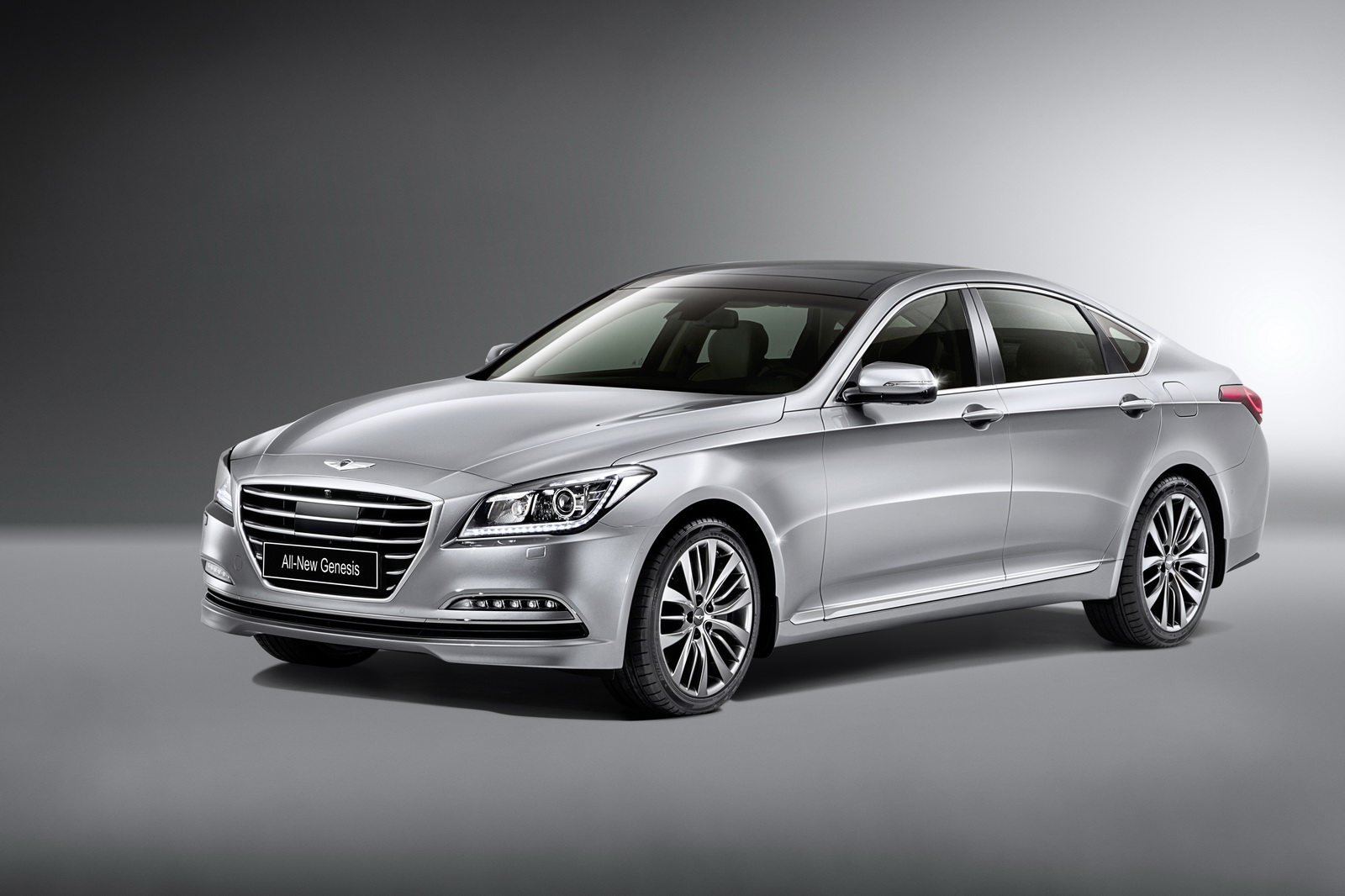 Седану Hyundai Genesis увеличили клиренс