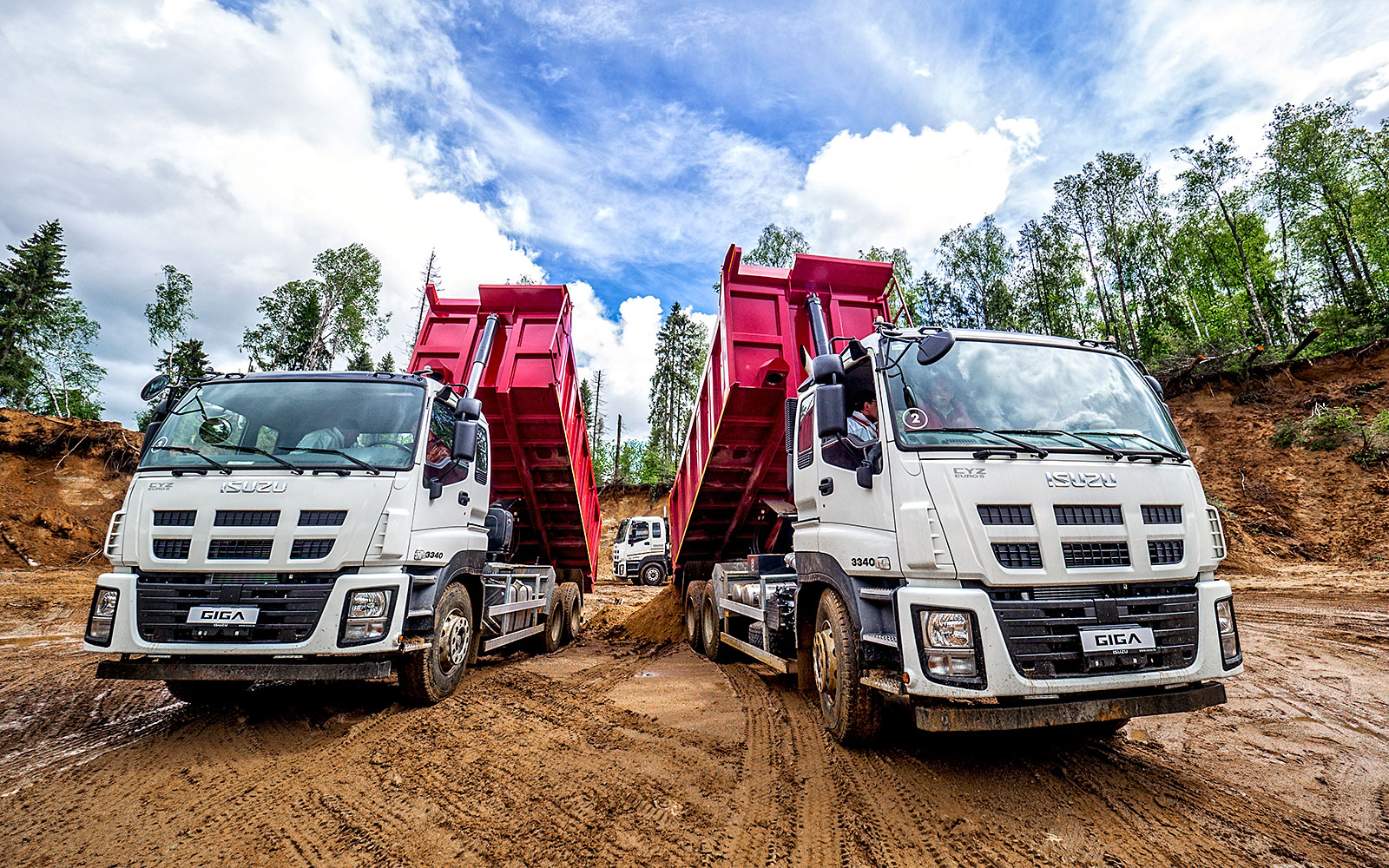 Песочница для взрослых: испытываем карьерный самосвал (и новый пикап Isuzu)