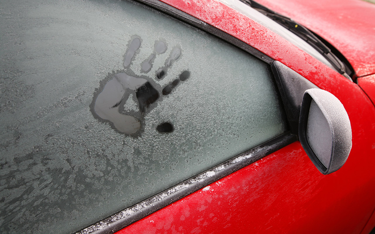 Ледяной плен: что делать с замёрзшими дверями автомобиля?
