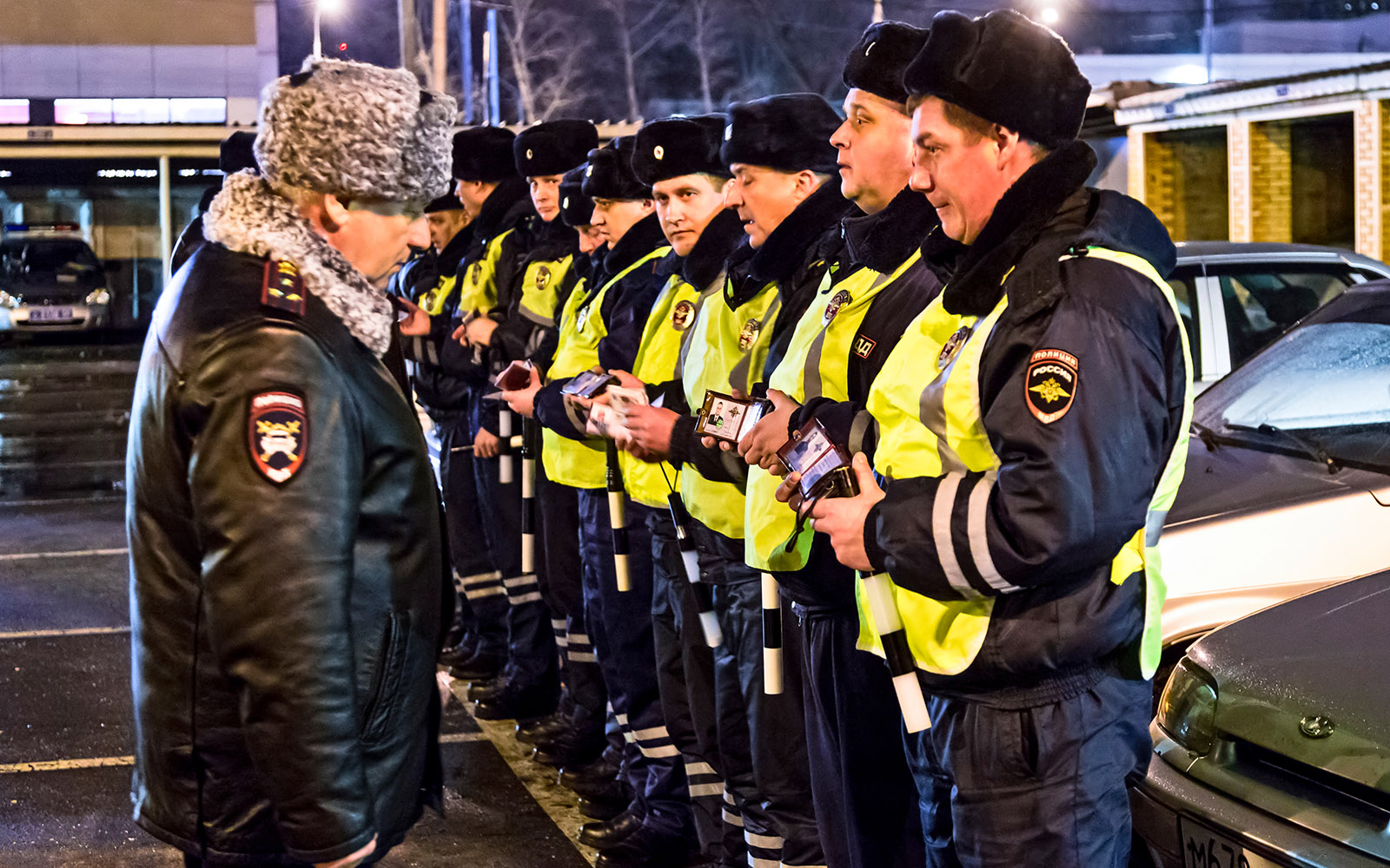 Если пить пиво в машине, что за это будет? А в стоящей? А пассажиру?