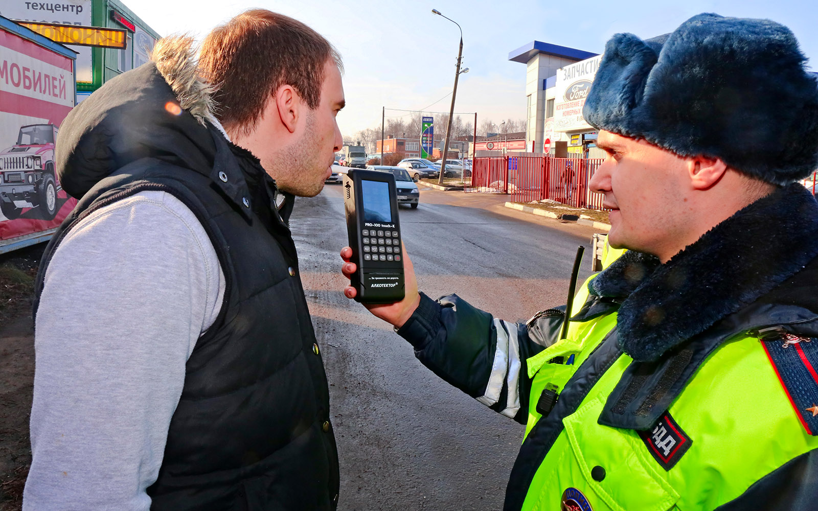 Если пить пиво в машине, что за это будет? А в стоящей? А пассажиру?