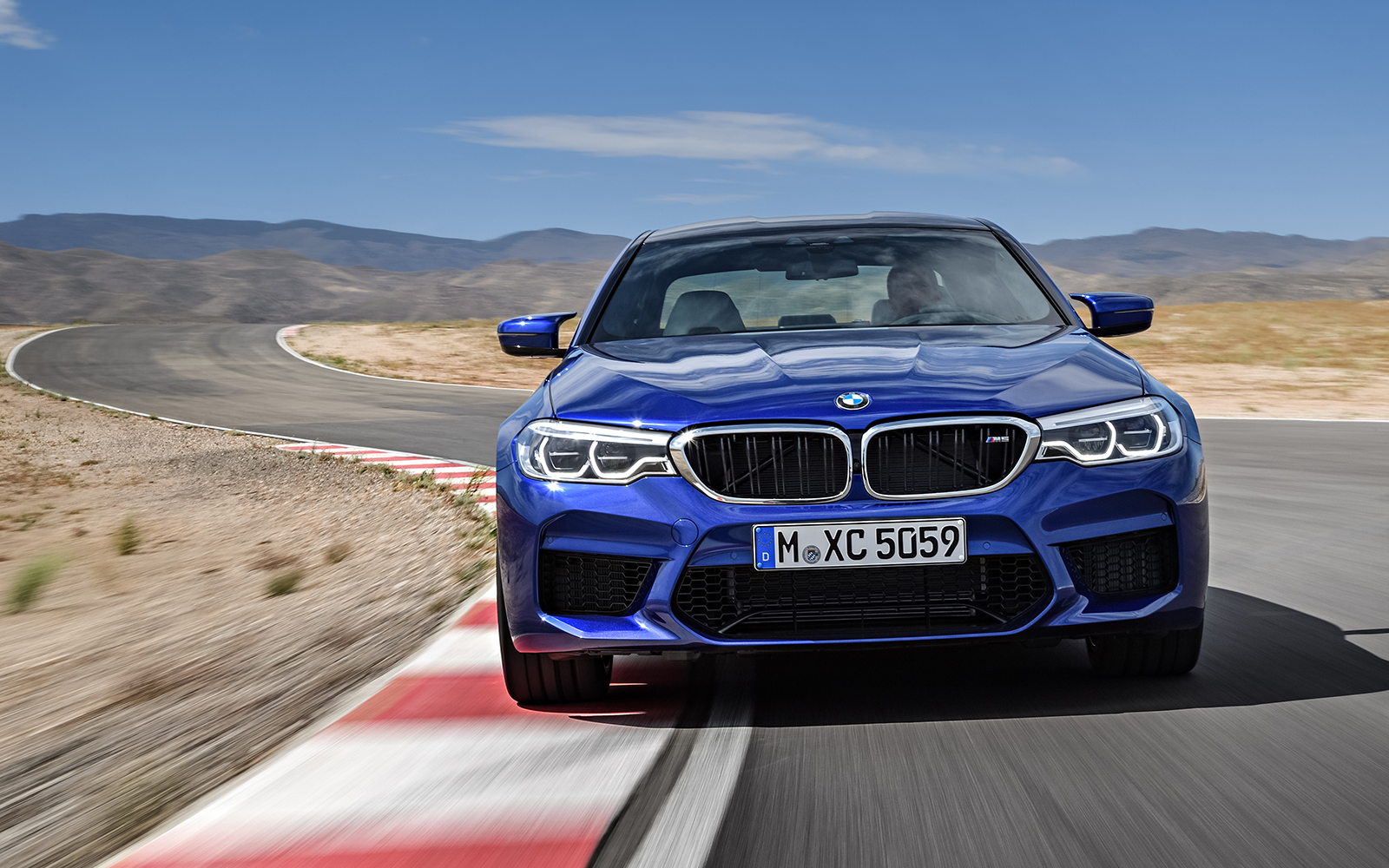 Новый BMW M5: спортседан на каждый день (и для дрифта)