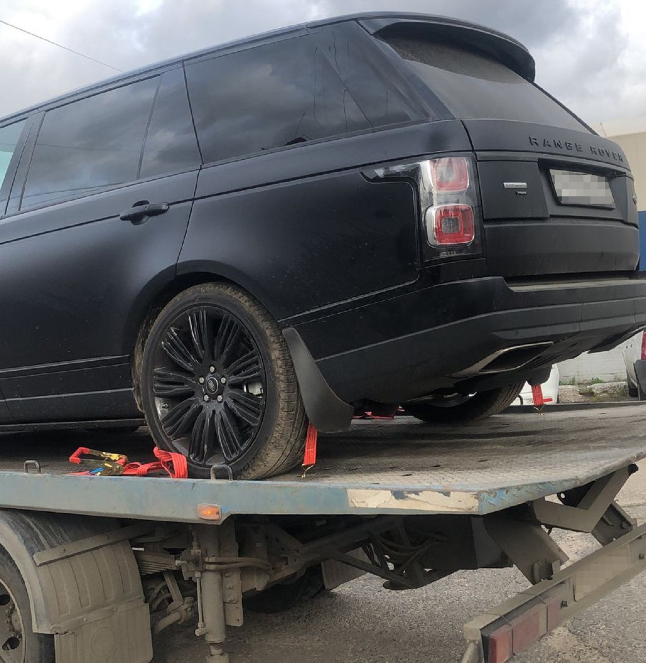 Куда попадают угнанные машины: история одного Range Rover