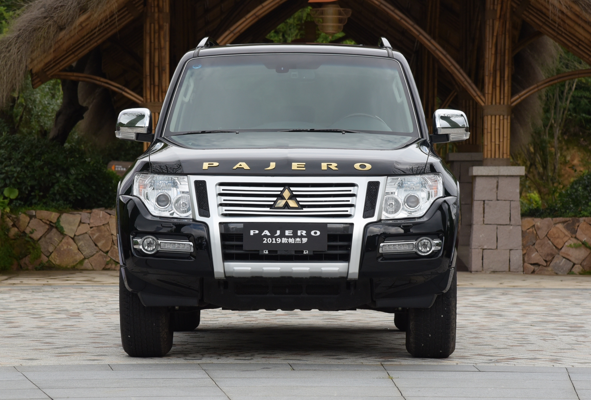 Mitsubishi Pajero IV: вечно молодой, но теперь золотой!