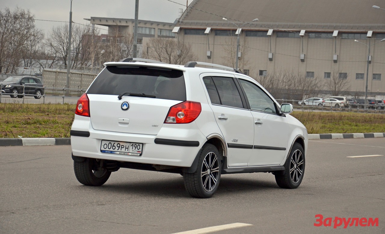 Geely MK Cross: стоит ли своих денег?