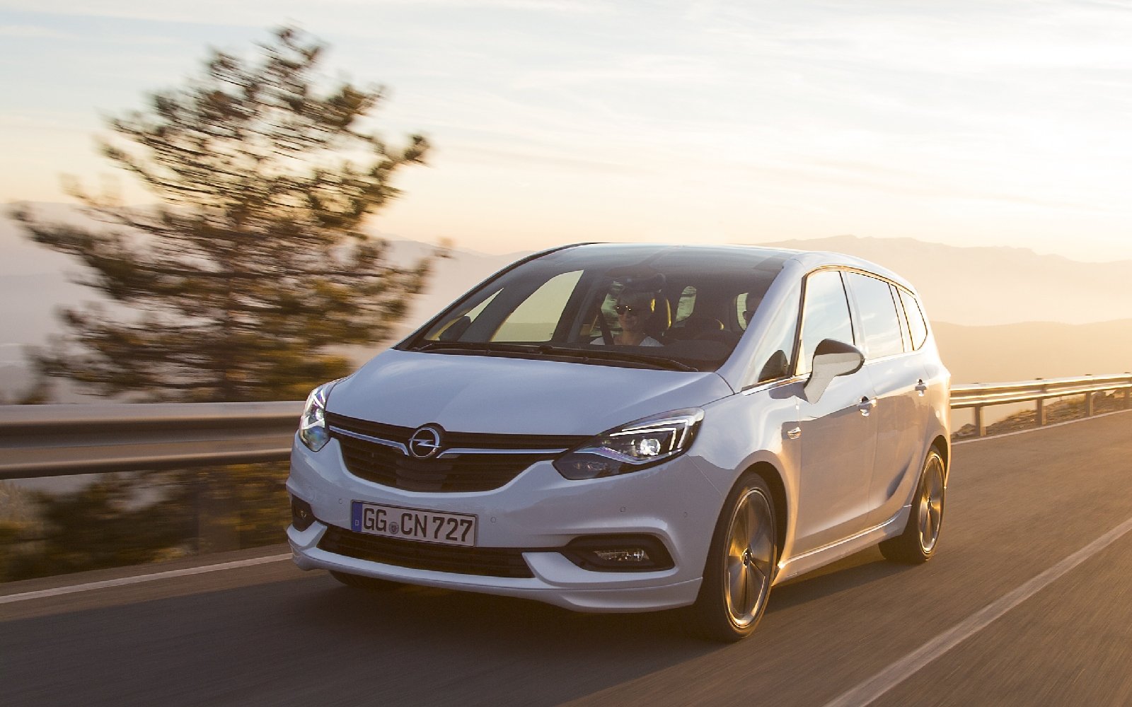 Автомобиль Opel Zafira: обзор, новости, машина Опель Зафира — разные  поколения, характеристики, комплектации Opel Zafira — сайт За рулем  www.zr.ru