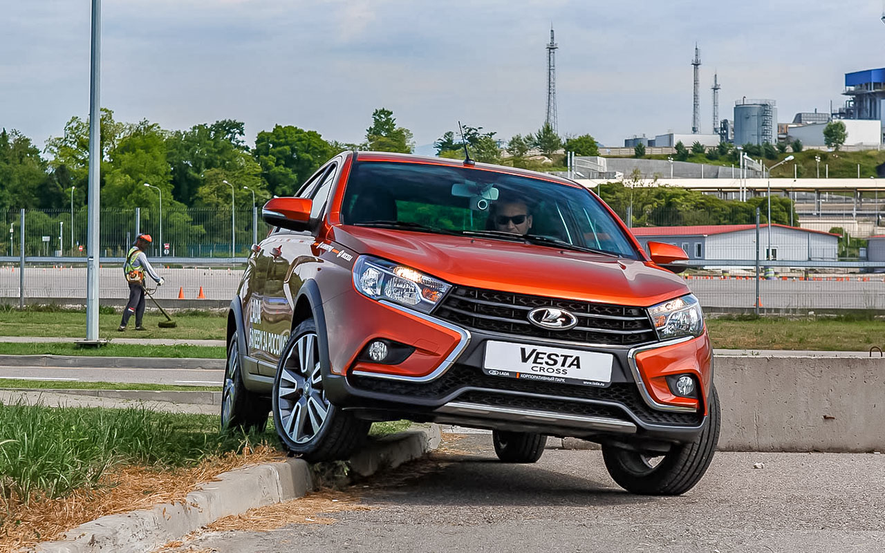 Lada Vesta Cross: 5 плюсов и 2 особенности, к которым нужно привыкнуть