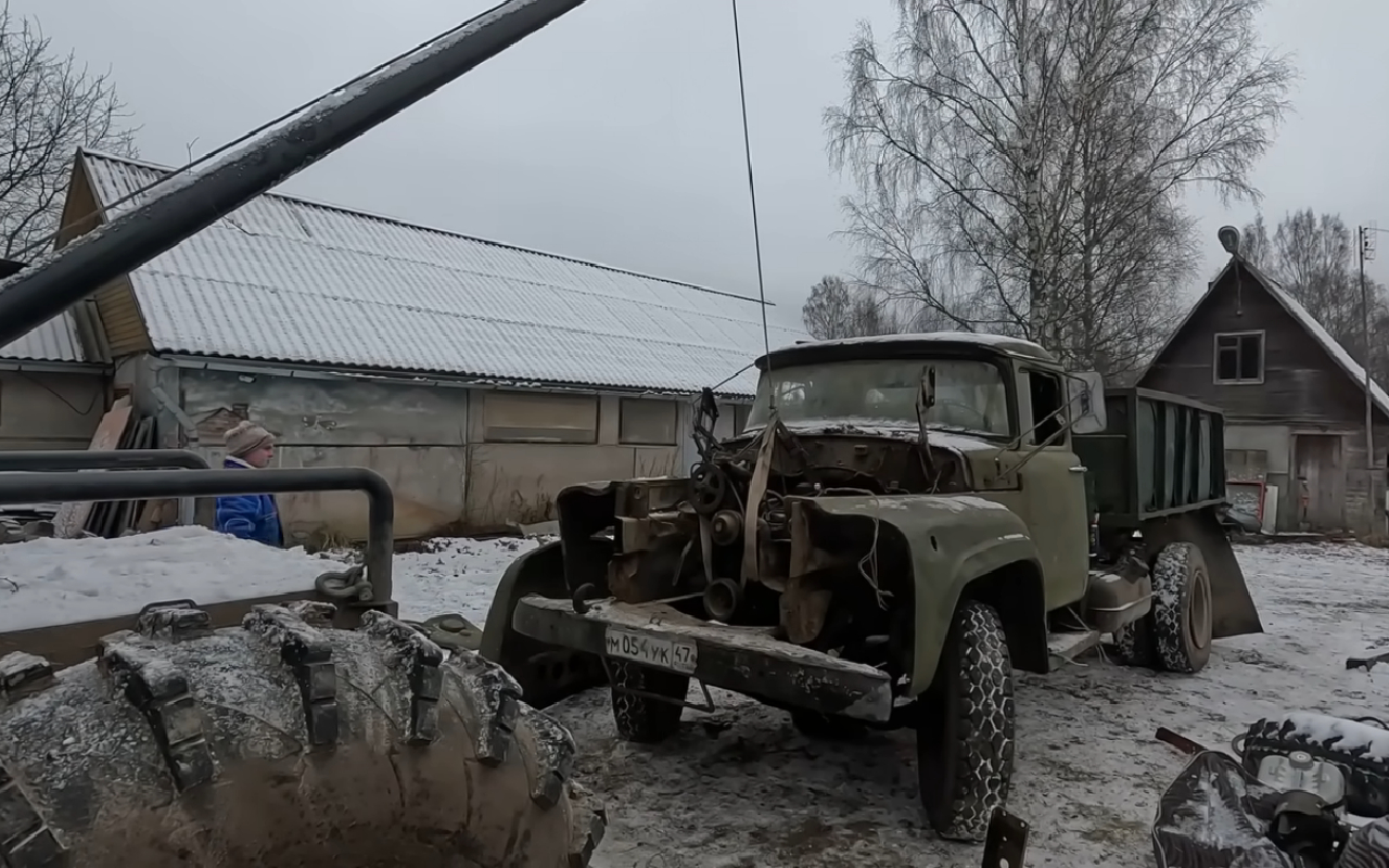 ЗИЛ-130 гнил на кладбище машин 20 лет: помощь пришла