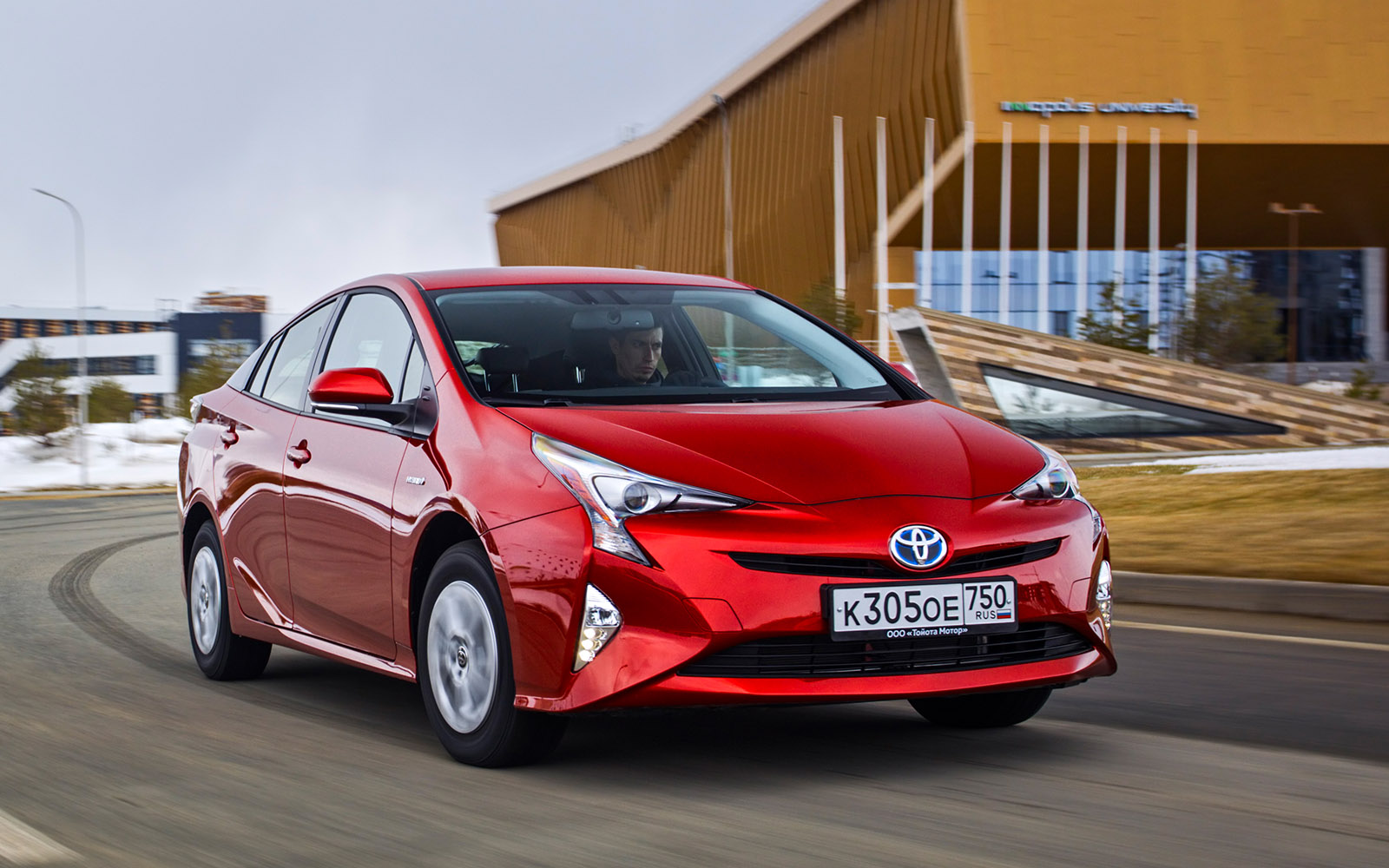 Новый Toyota Prius: сколько-сколько он стоит?!