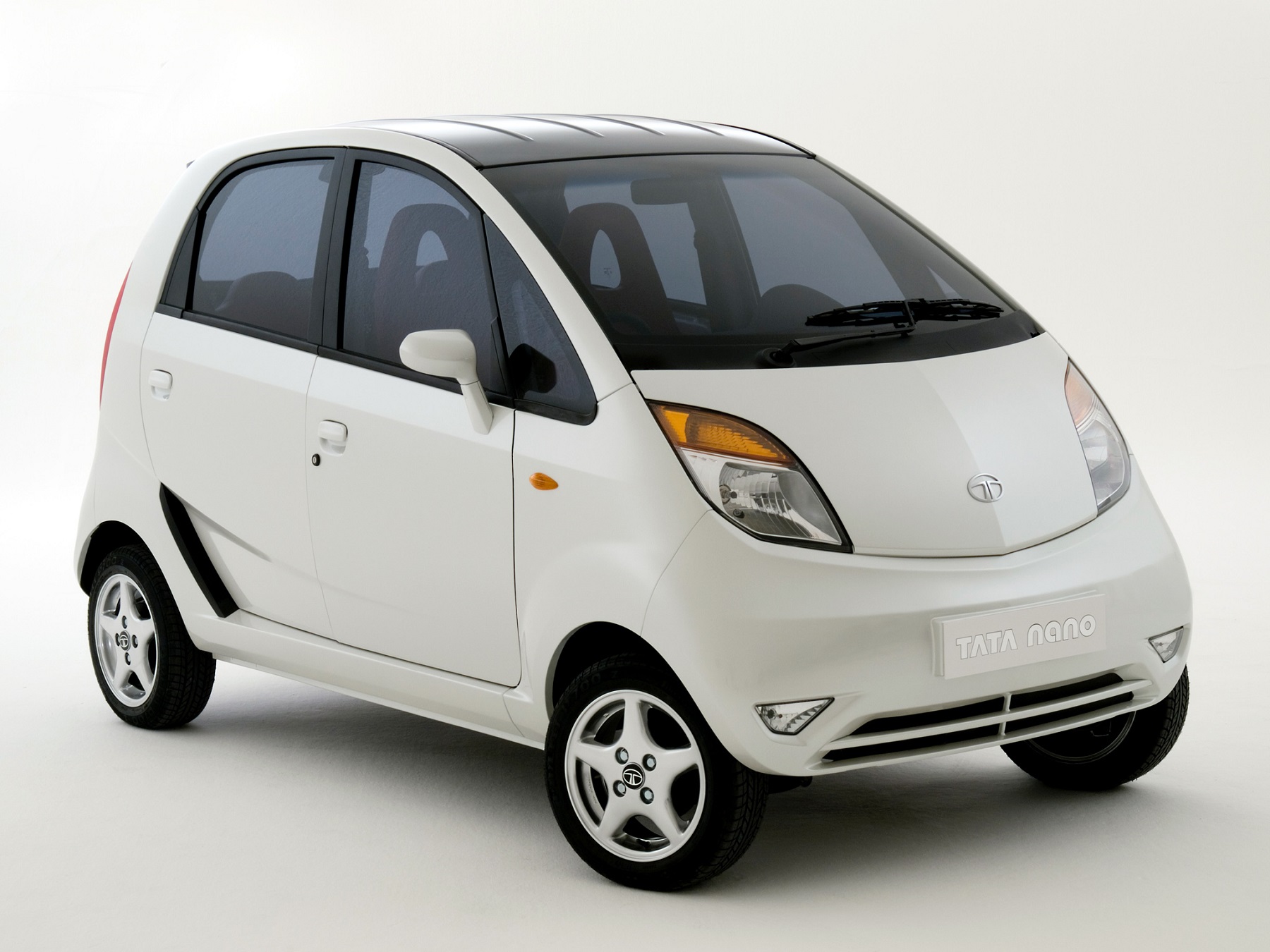 Самый дешевый автомобиль Tata Nano