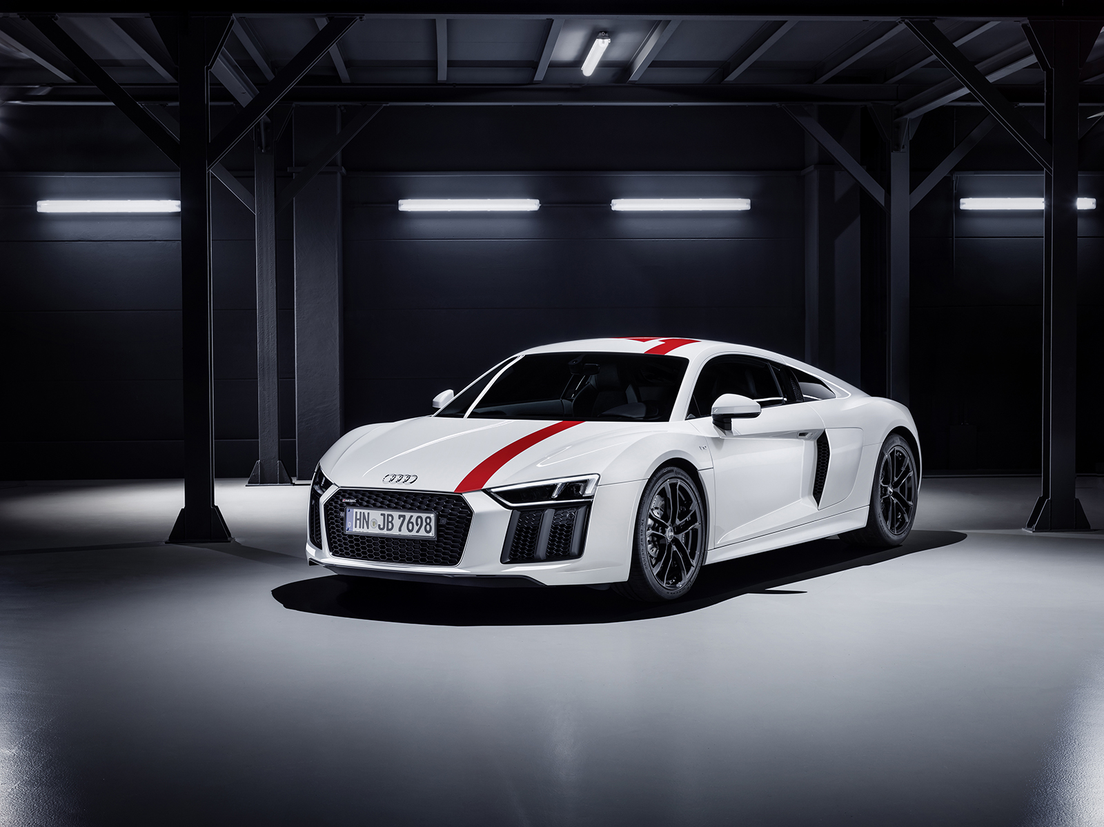 Автомобиль Audi R8 : новости, обзор, машина — разные поколения,  характеристики, комплектации Audi R8 — сайт За рулем www.zr.ru