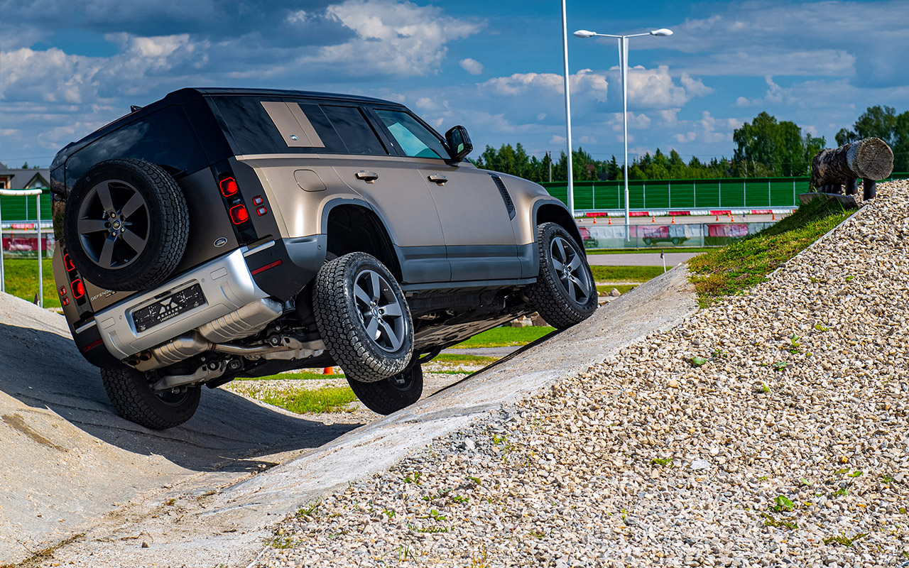 Новый Land Rover Defender: первый тест в России