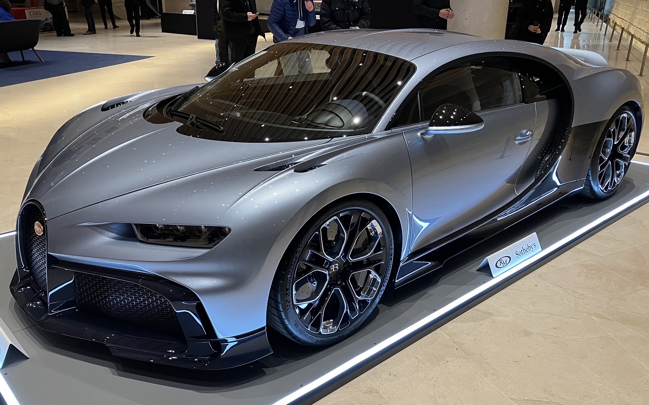 Спустя всего 8 лет в Bugatti решили прекратить выпуск мощного гиперкара  Chiron