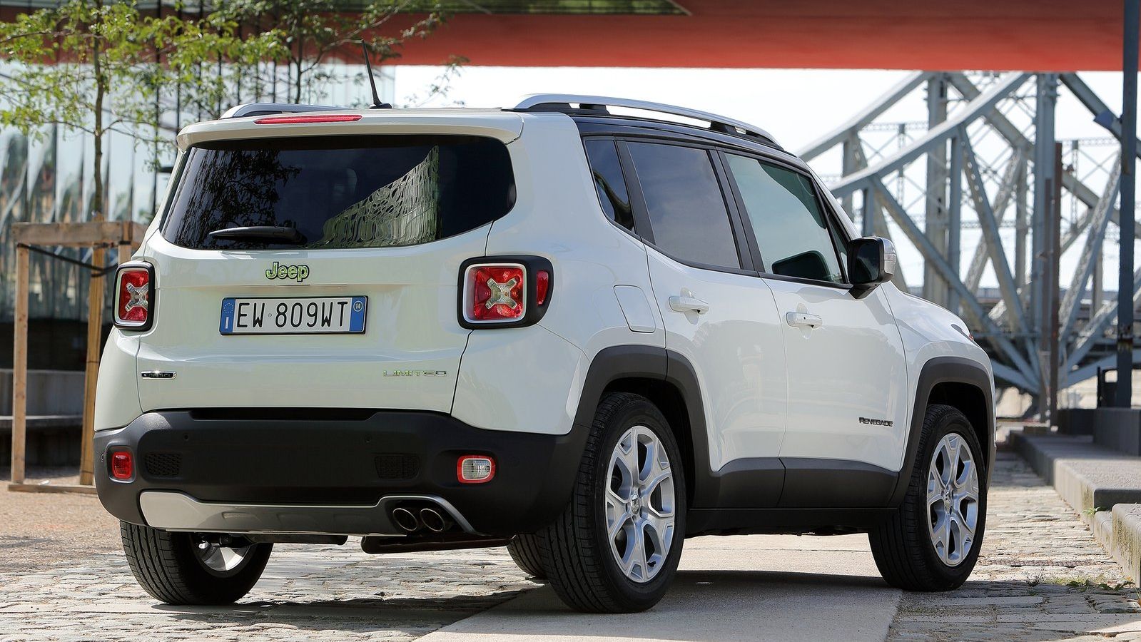 Автомобиль Jeep Renegade : новости, обзор, машина — характеристики,  комплектации, разные поколения Jeep Renegade — сайт За рулем www.zr.ru