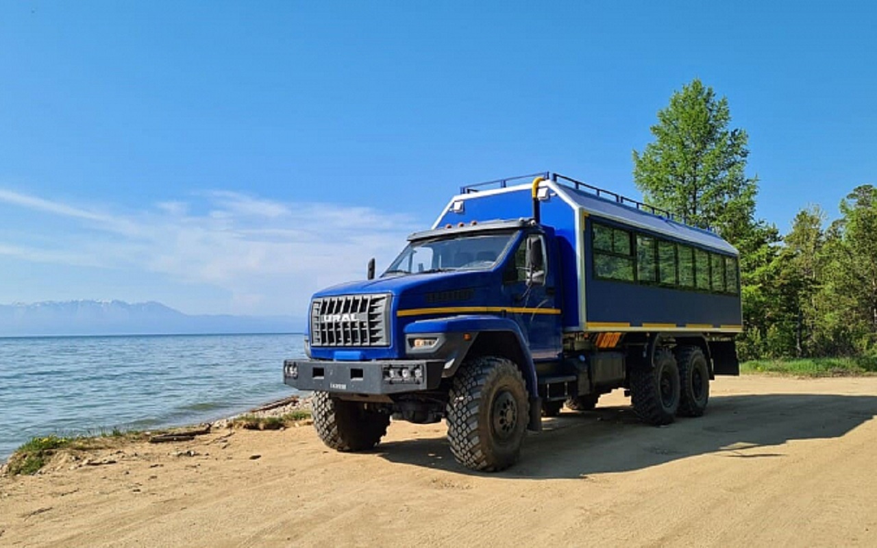 Урал» показал автобус-внедорожник (с караоке)